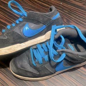 Nike gray and blue boys suede shoes size 4